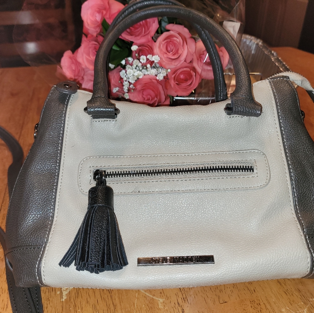 Classic Steve Madden colorblock